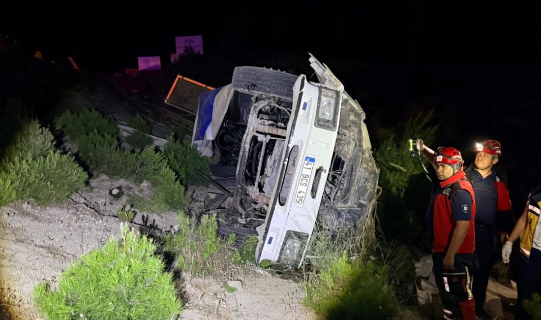 BALIKESİR (AA) – Balıkesir'de kamyonun devrilmesi sonucu 1 kişi öldü,