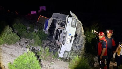 BALIKESİR (AA) – Balıkesir'de kamyonun devrilmesi sonucu 1 kişi öldü,