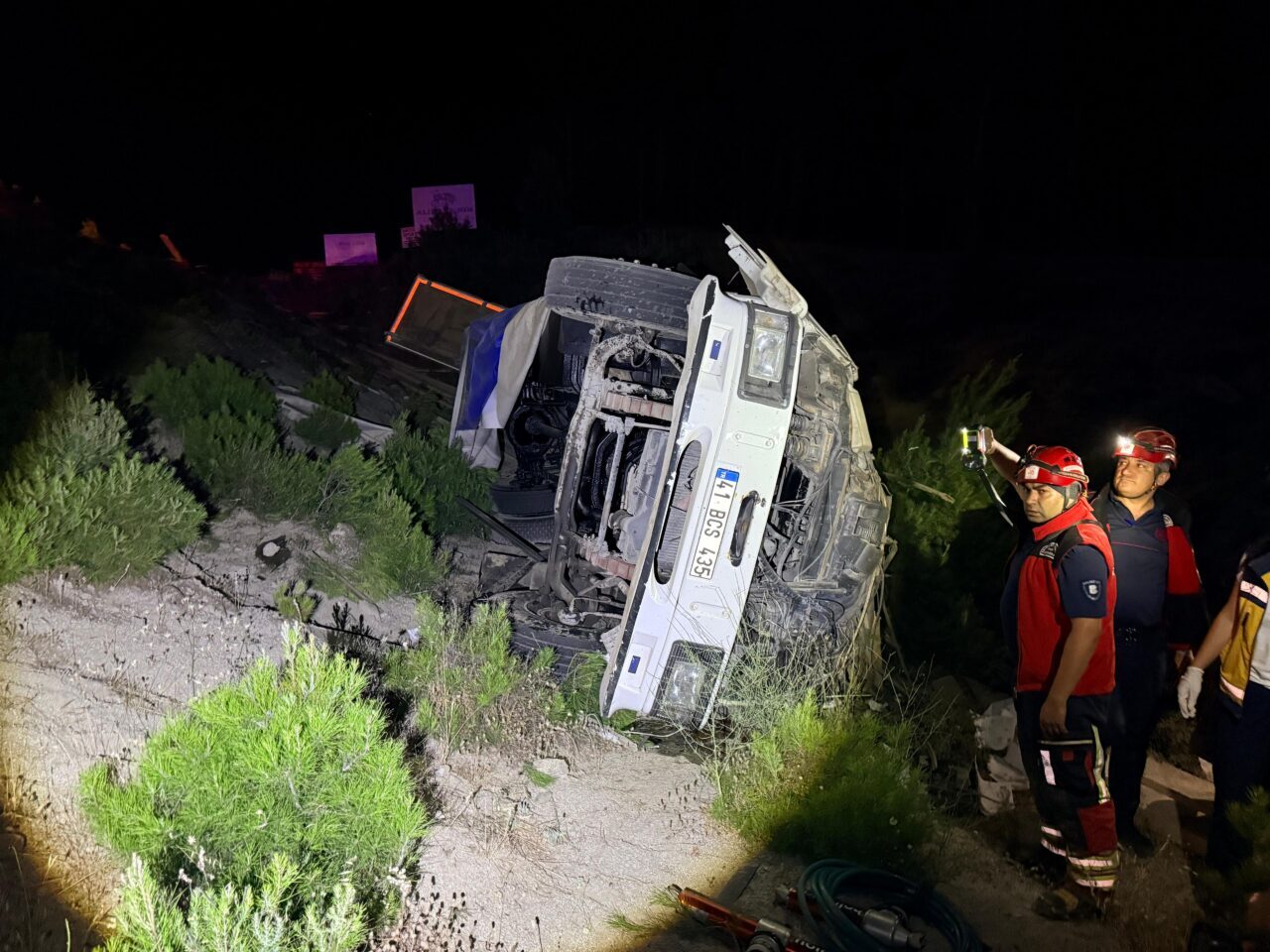 BALIKESİR (AA) – Balıkesir'de kamyonun devrilmesi sonucu 1 kişi öldü,