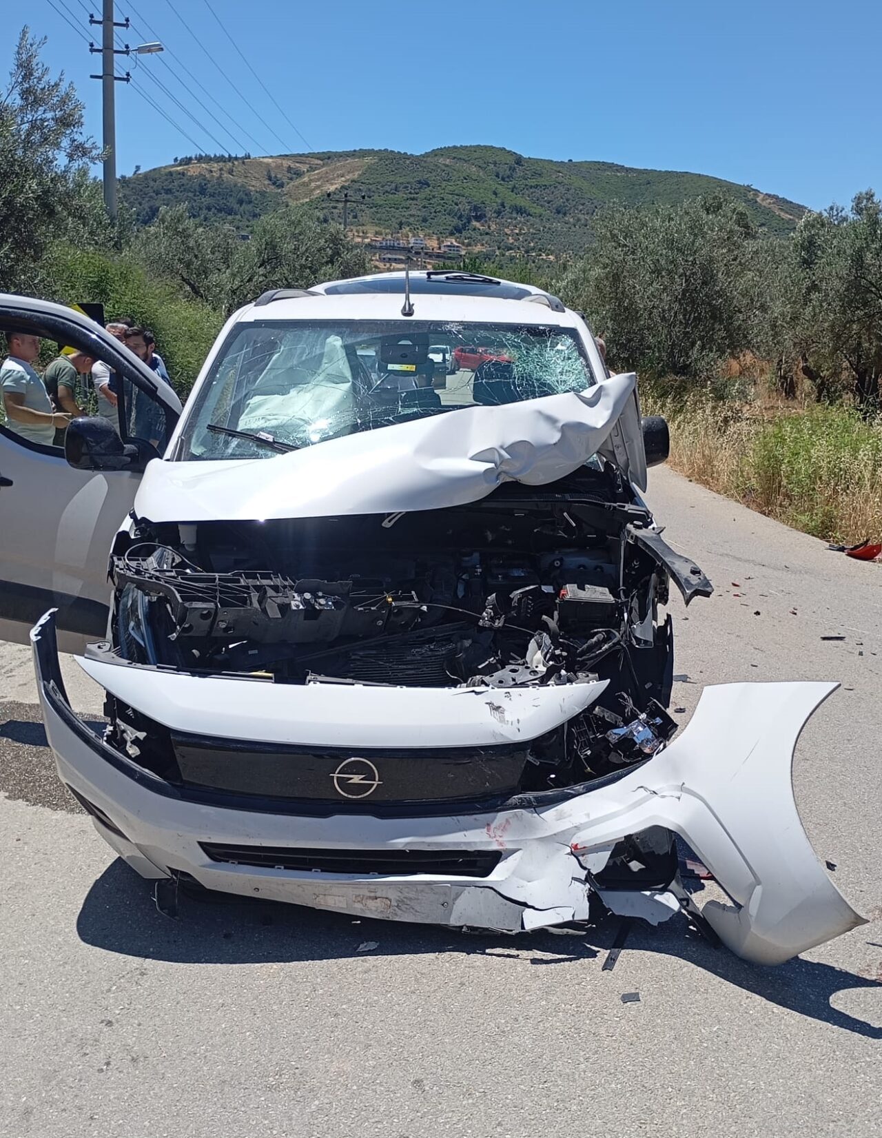 BALIKESİR (AA) – Balıkesir'in Burhaniye ilçesinde otomobil ile çarpışan motosikletin