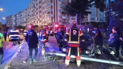 BALIKESİR (AA) – Balıkesir'in merkez Karesi ilçesinde, otomobilin istinat duvarına