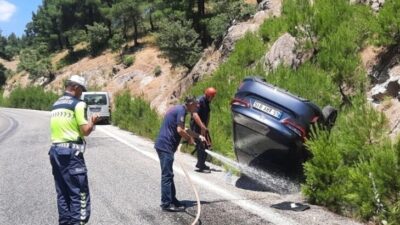 BALIKESİR (AA) – Balıkesir'in Sındırgı ilçesinde tıra çarparak şarampole devrilen