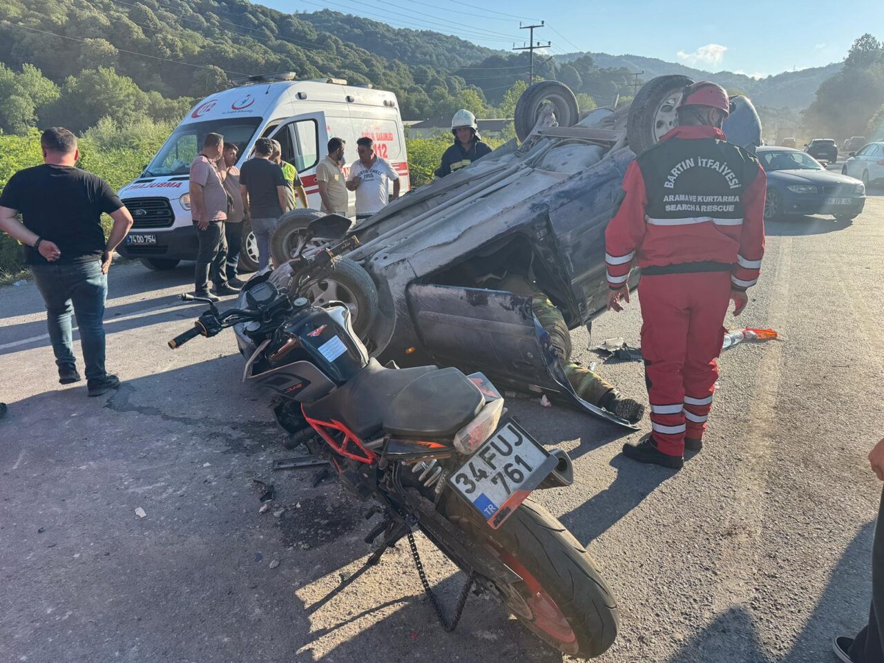 BARTIN (AA) – Bartın’da otomobil ile motosikletin çarpışması sonucu 4