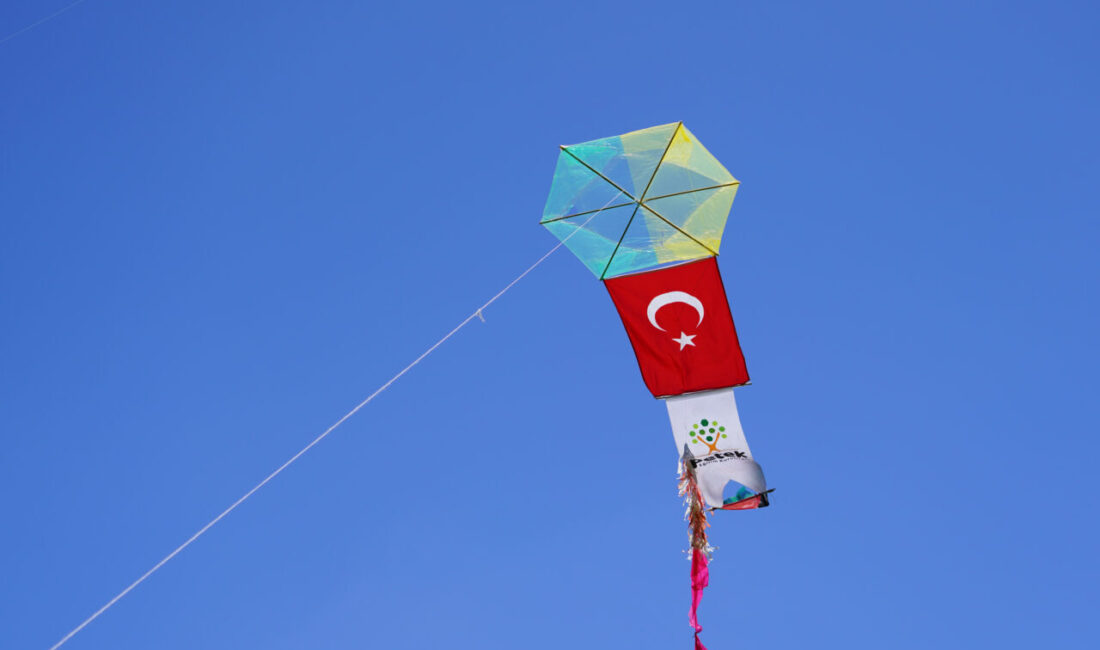 - Belediye Başkanı Yasin Kartoğlu:
- "Çocuklarımız karnelerini aldı. Artık tatil