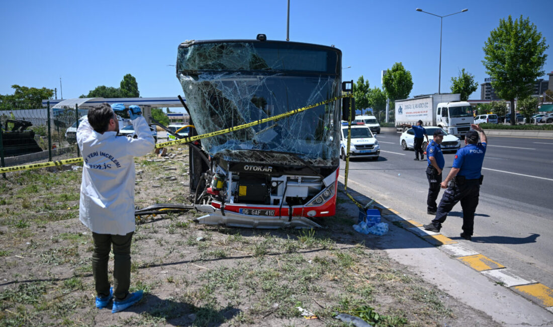 ANKARA (AA) – Başkentte EGO otobüsünün ticari araçla çarpışıp ardından
