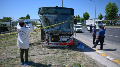 ANKARA (AA) – Başkentte EGO otobüsünün ticari araçla çarpışıp ardından