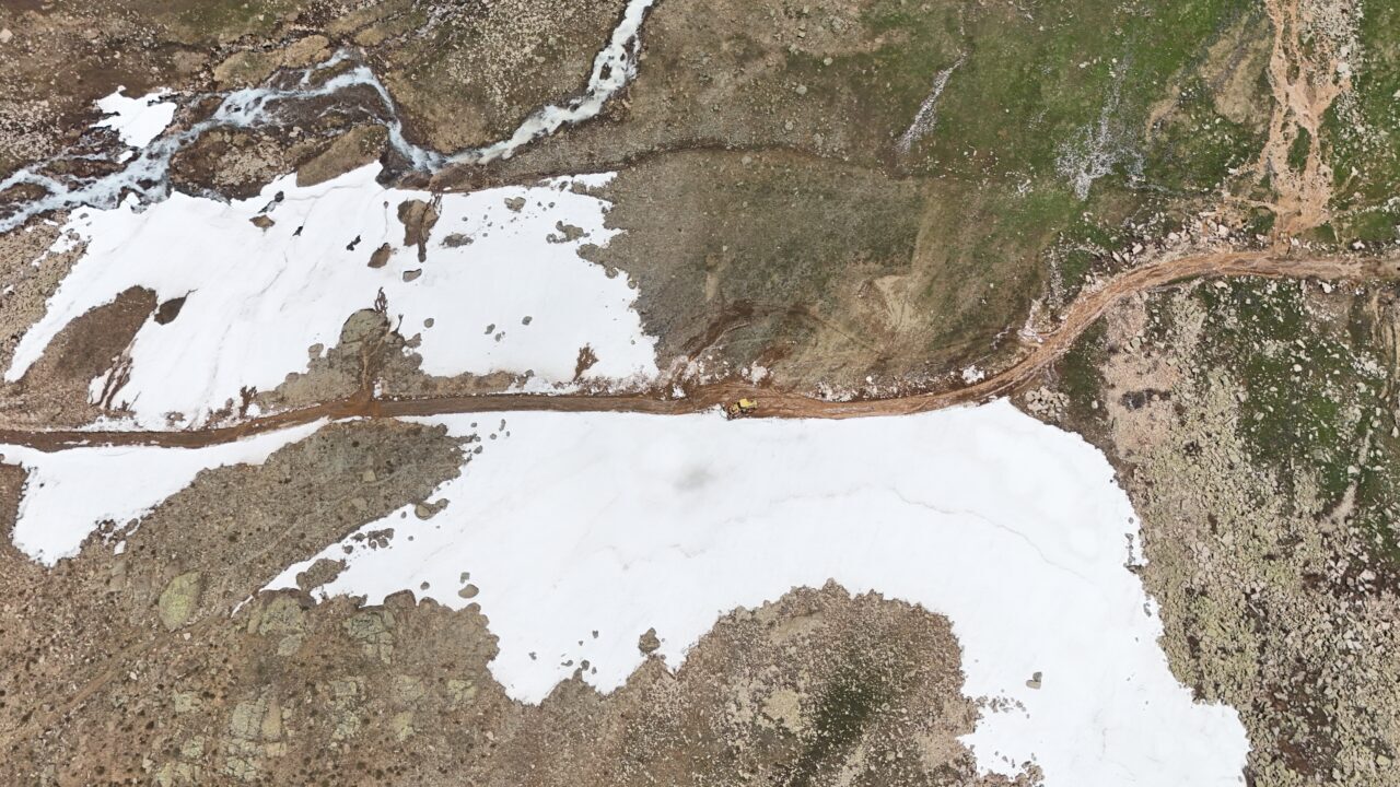 BAYBURT (AA) – Bayburt'ta İl Özel İdaresi ekipleri, yayla yollarında