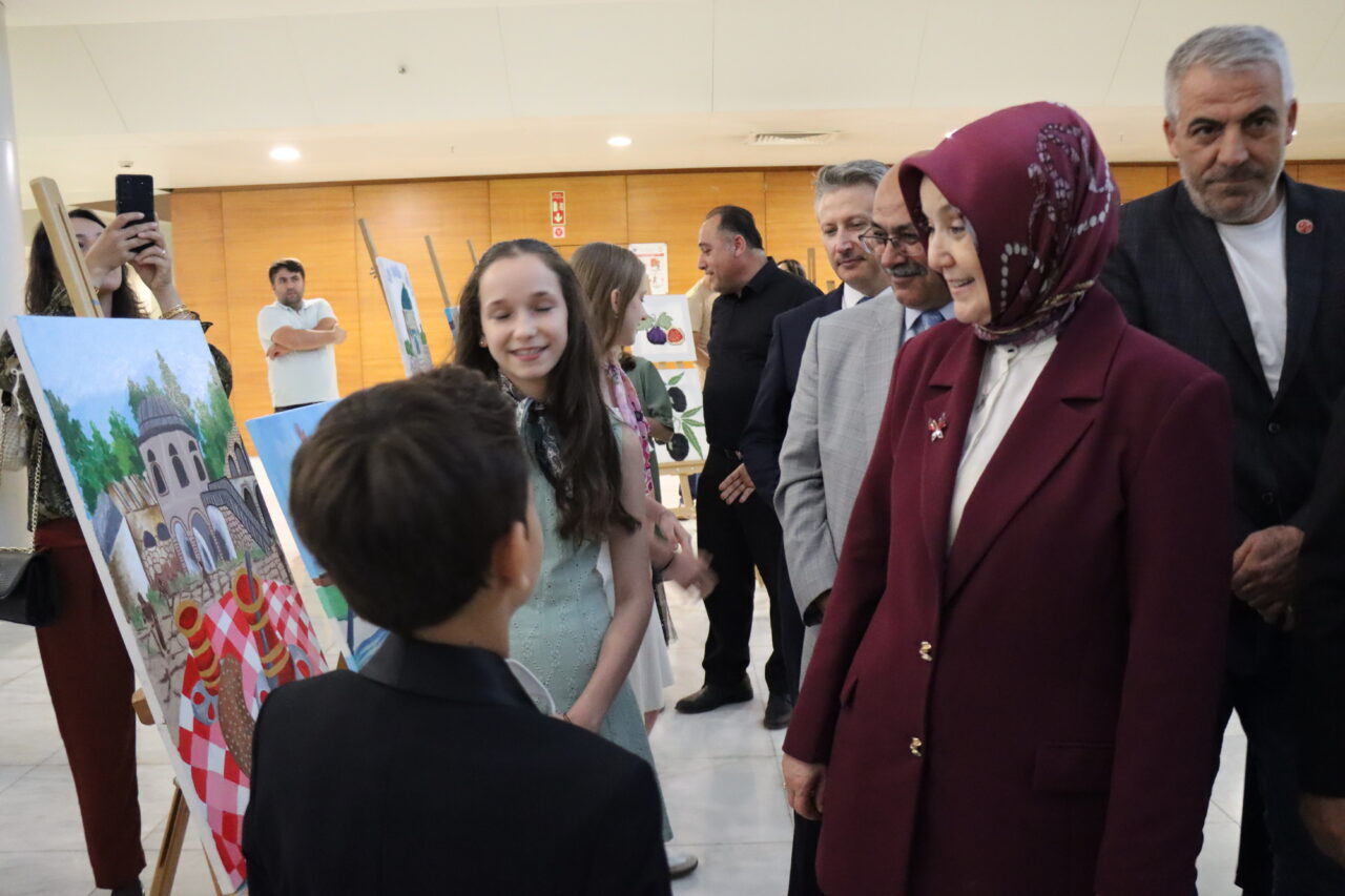 - Aile ve Sosyal Hizmetler Bakan Yardımcısı Yenigün:
- "Tek örneği