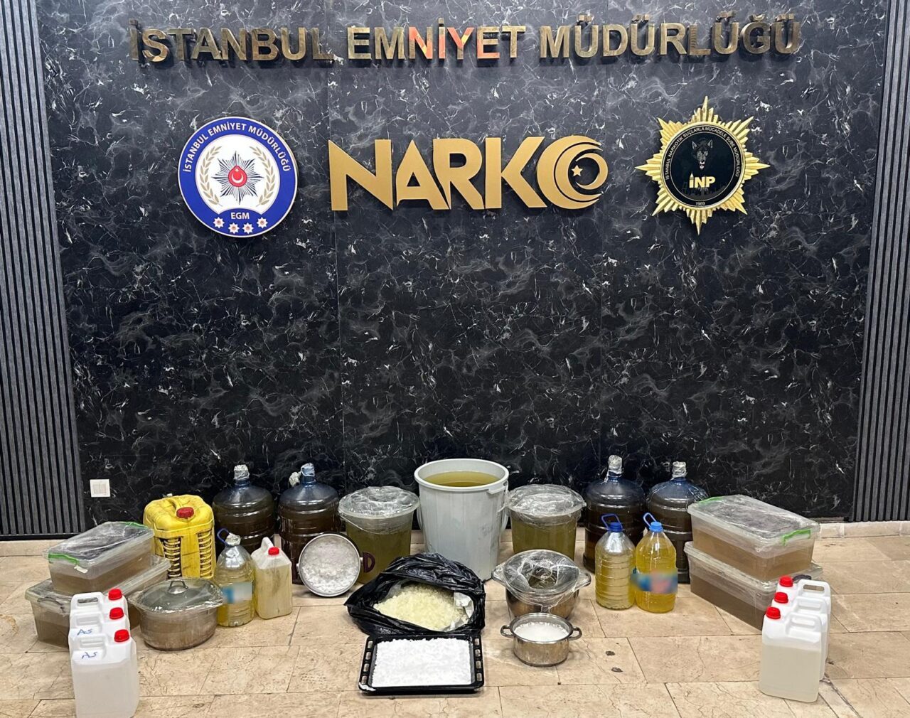İSTANBUL (AA) – Beşiktaş'ta yaklaşık 250 kilogram uyuşturucunun ele geçirildiği