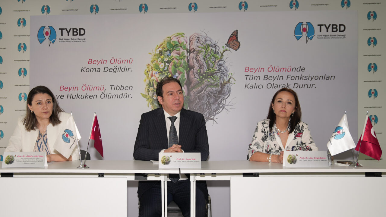 - Türk Yoğun Bakım Derneği Başkanı Prof. Dr. Fethi Gül:
-