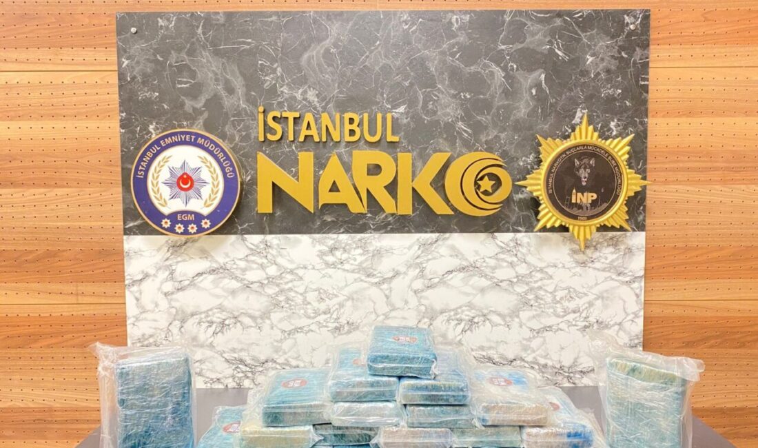 İSTANBUL (AA) – Beylikdüzü'nde bir araçta 23 kilo 350 gram