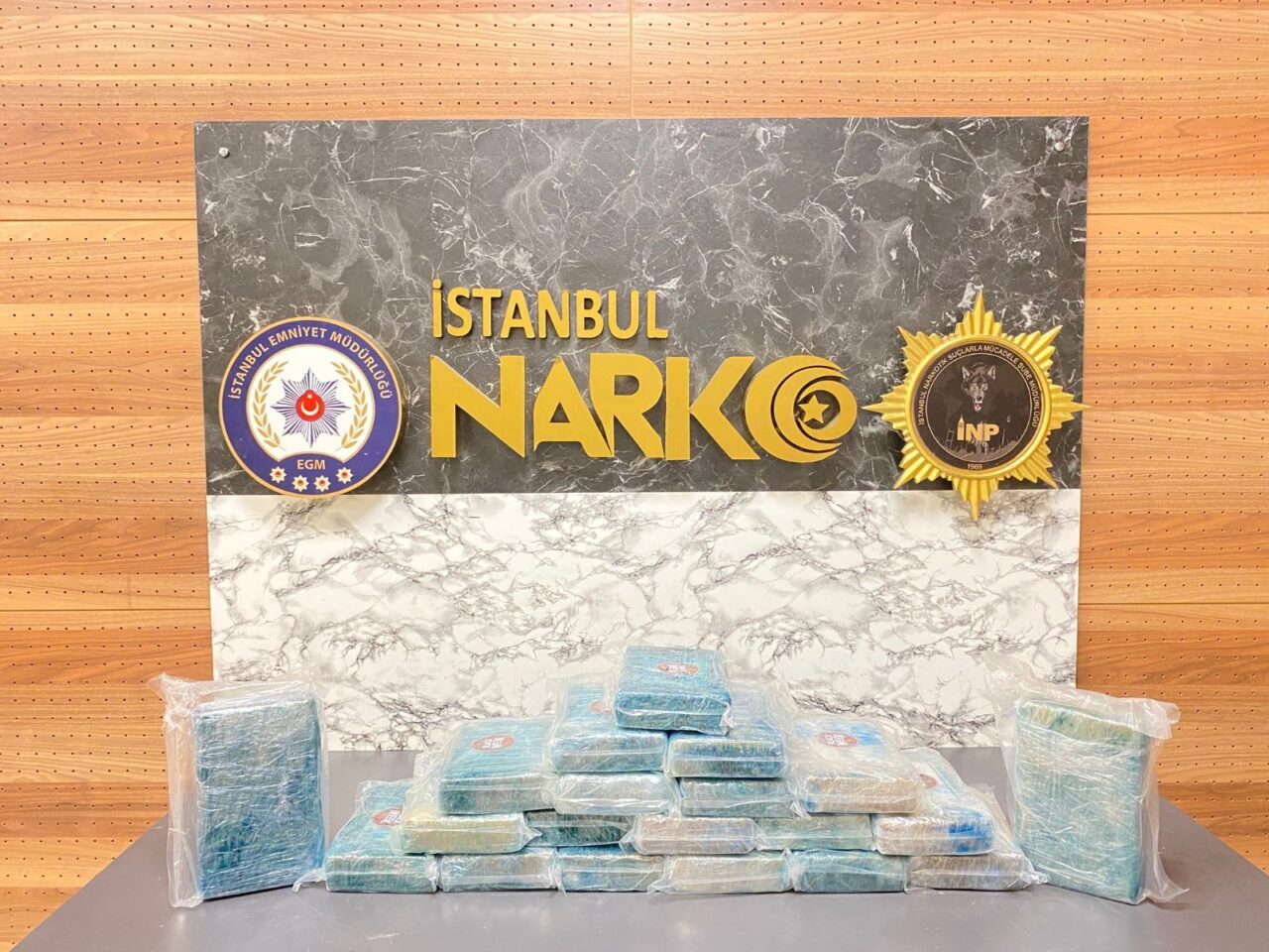 İSTANBUL (AA) – Beylikdüzü'nde bir araçta 23 kilo 350 gram