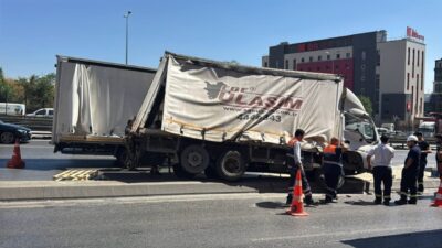 İSTANBUL (AA) – Beylikdüzü'nde kontrolden çıkan kamyonet aydınlatma direğine çarptıktan