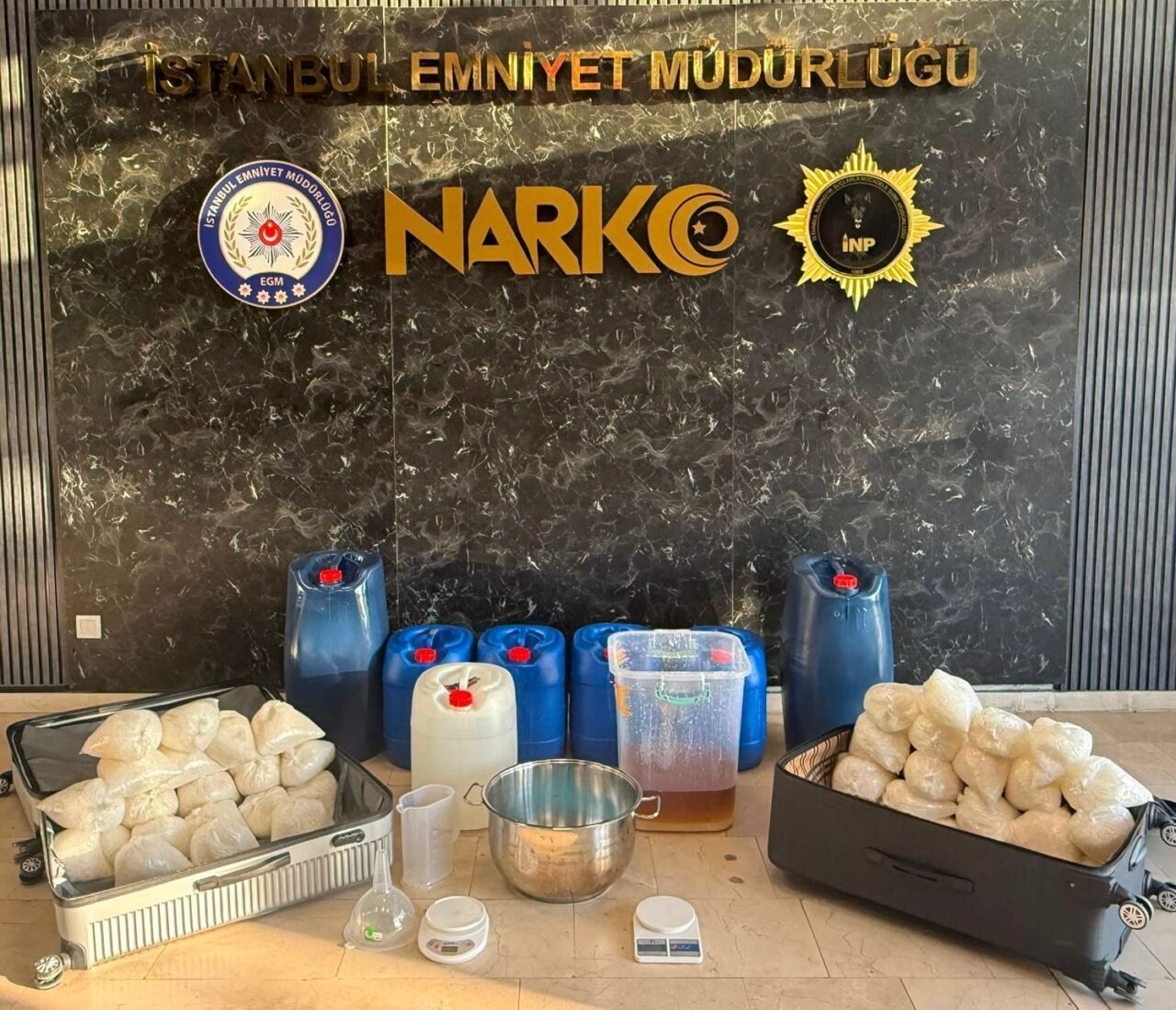 İSTANBUL (AA) – Beylikdüzü'nde düzenlenen uyuşturucu operasyonunda 248 kilogram uyuşturucu