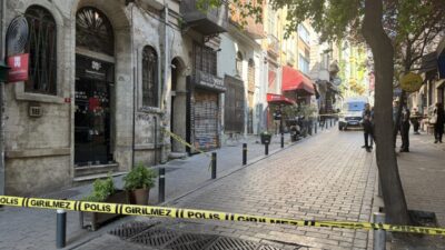 İSTANBUL (AA) – Beyoğlu'nda yürüdüğü sırada arkasından yaklaşan şüpheli tarafından