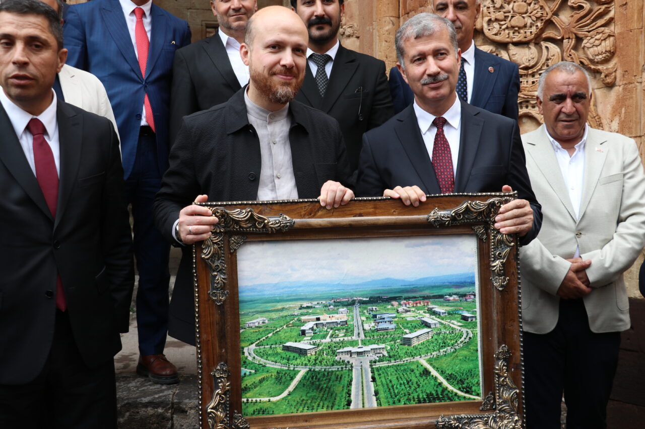 - "Dünyanın tekrardan bizim şefkatli yaklaşımımıza, anlayışımıza ve bu toplumun