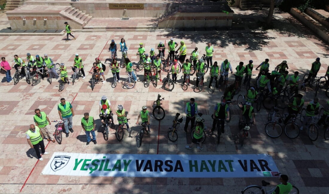 BİLECİK (AA) – Bilecik'te 13. Geleneksel Yeşilay Bisiklet Turu gerçekleştirildi.