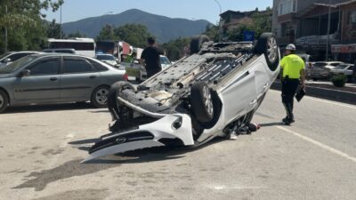 BİLECİK (AA) – Bilecik'te otomobilin devrilmesi sonucu 2 kişinin yaralandığı