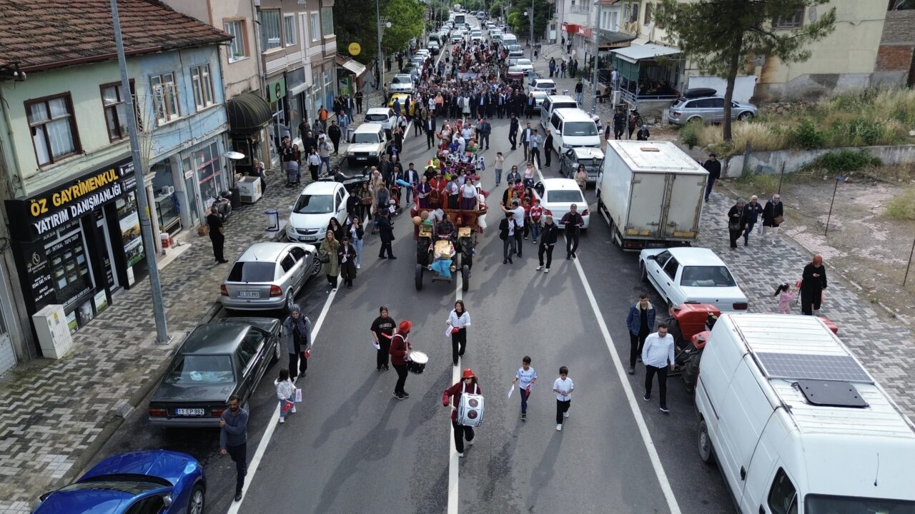 BİLECİK (AA) – Bilecik'in Gölpazarı ilçesinde düzenlenen Uluslararası Kiraz Festivali,