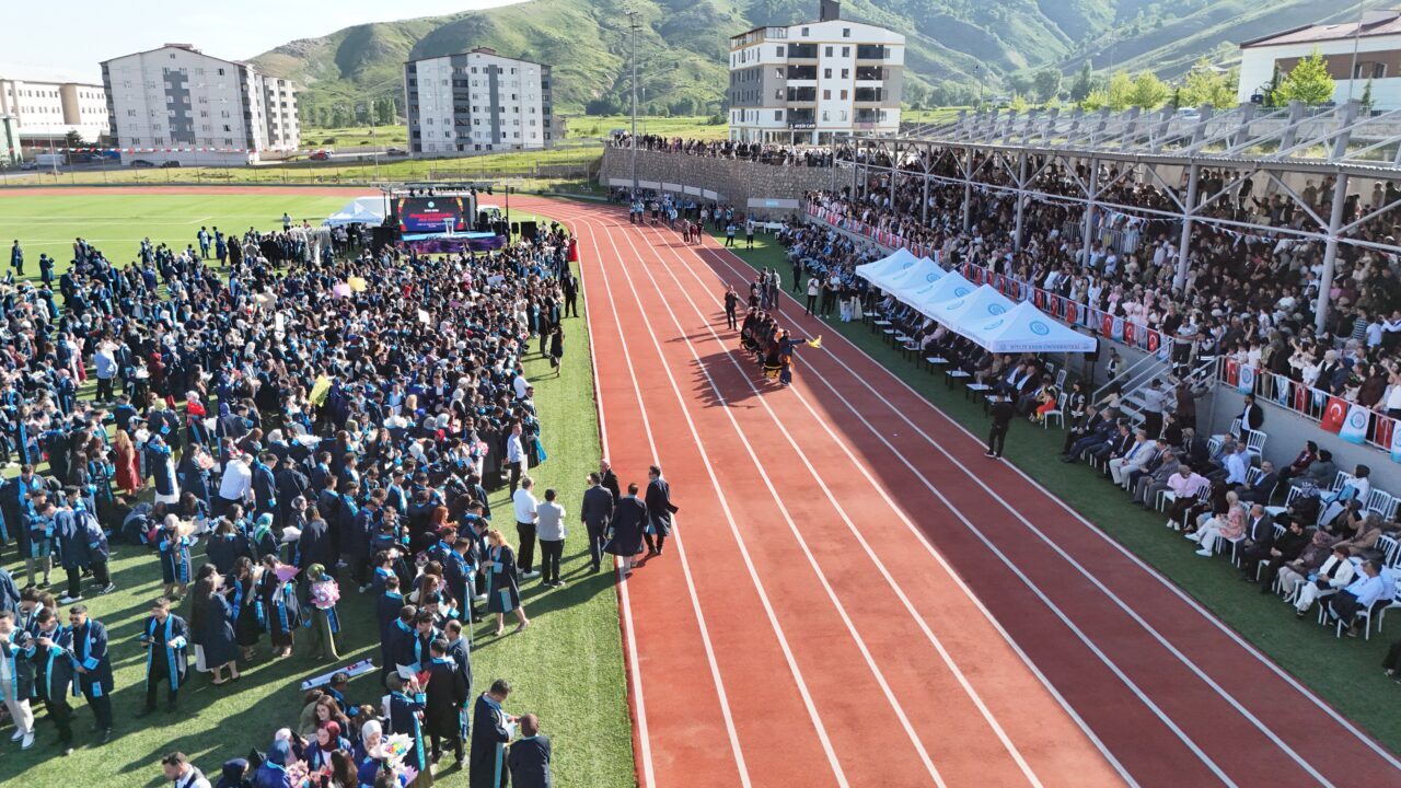 BİTLİS (AA) – Bitlis Eren Üniversitesi'nde (BEÜ) 2 bin 800