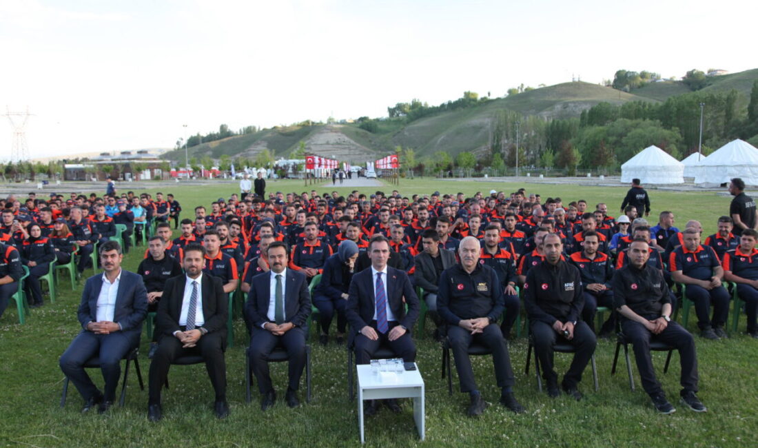 BİTLİS (AA) – Bitlis Valisi Ahmet Karakaya, Ahlat'ta Afet ve