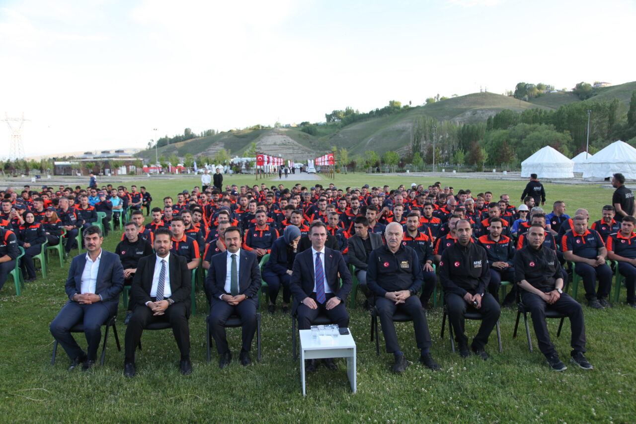 BİTLİS (AA) – Bitlis Valisi Ahmet Karakaya, Ahlat'ta Afet ve