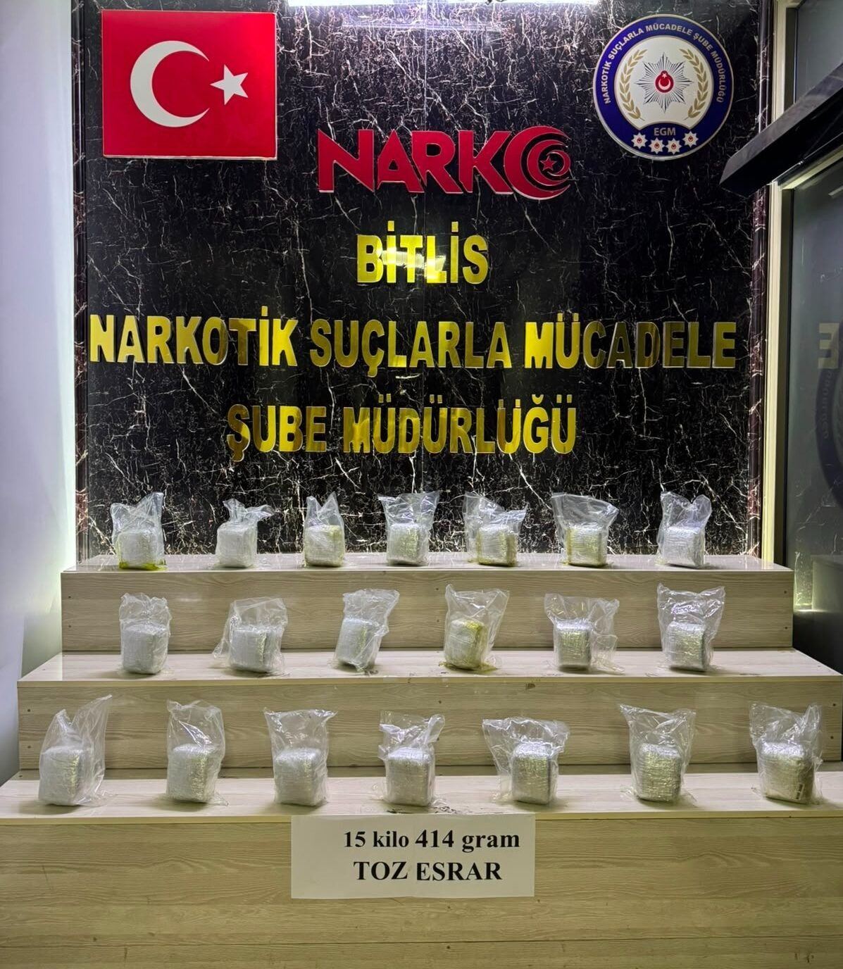 BİTLİS (AA) – Bitlis'te aracın yakıt deposuna gizlenmiş 15 kilo