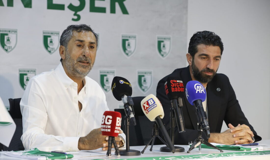 - Kulüp başkan vekili Selahattin Polat:
"Geçen sezon hocamızla bir yıllık