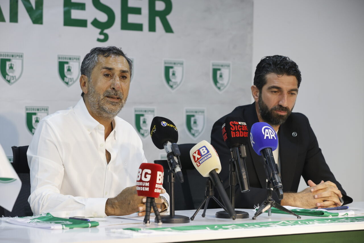 - Kulüp başkan vekili Selahattin Polat:
"Geçen sezon hocamızla bir yıllık