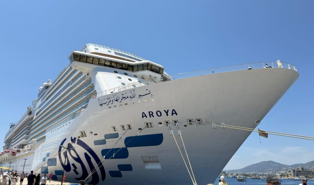 MUĞLA (AA) – Muğla'nın Bodrum ilçesine "Aroya" adlı kruvaziyer 2