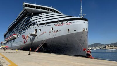 MUĞLA (AA) – Muğla'nın Bodrum ilçesine "Scarlet Lady" adlı kruvaziyer