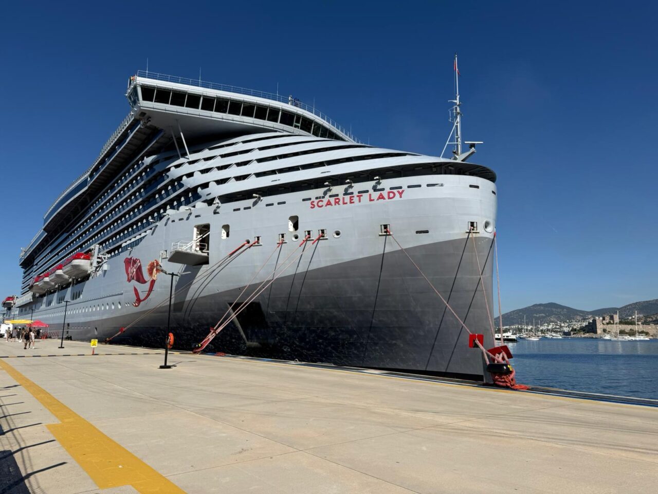 MUĞLA (AA) – Muğla'nın Bodrum ilçesine "Scarlet Lady" adlı kruvaziyer