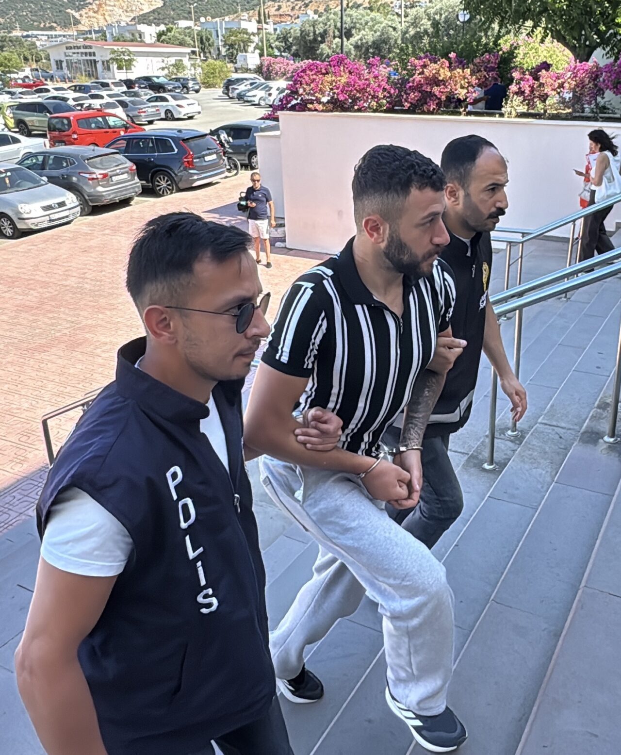 MUĞLA (AA) – Muğla'nın Bodrum ilçesinde bir kişiyi silahla yaraladığı