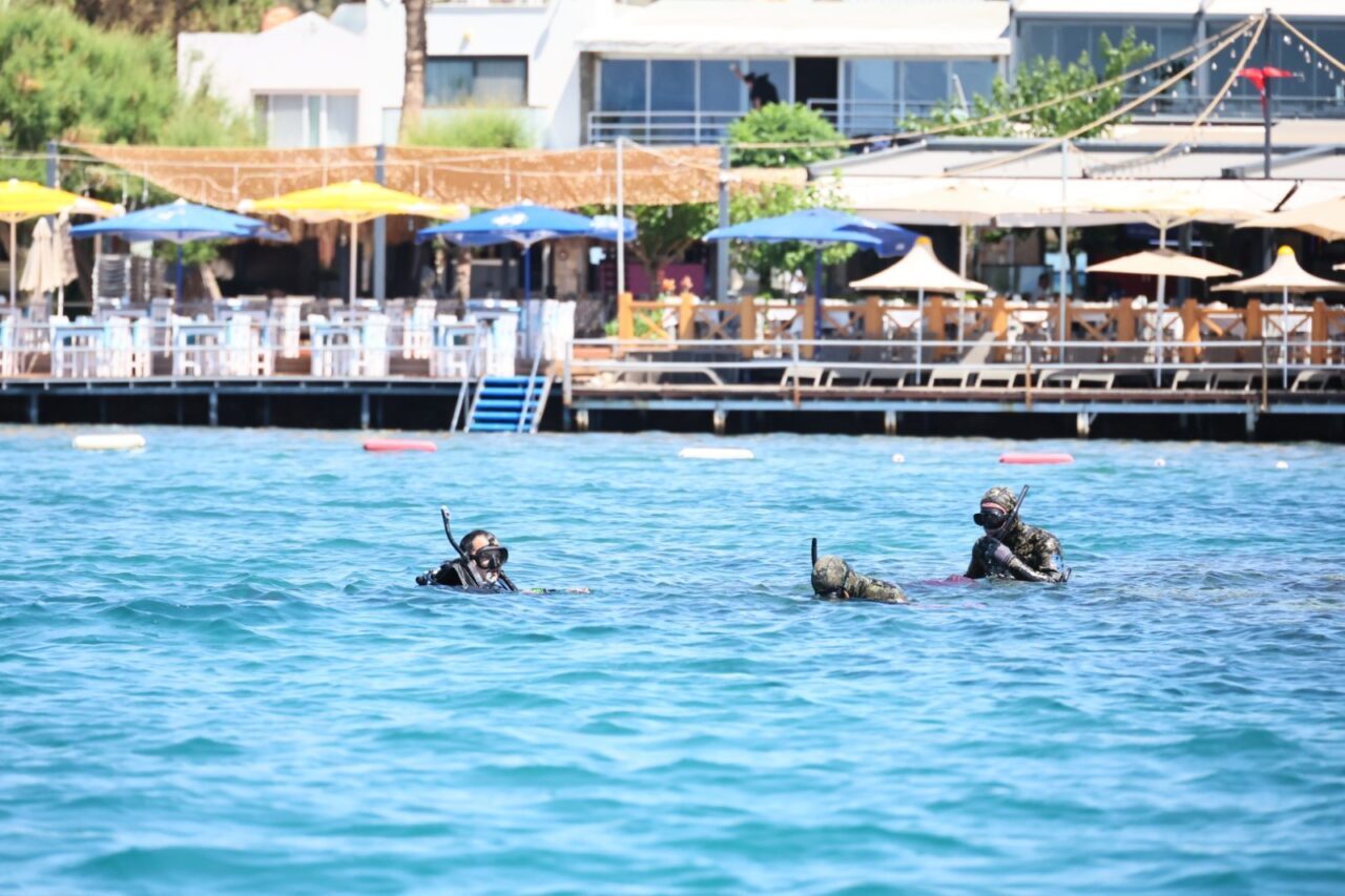 MUĞLA (AA) – Muğla'nın Bodrum ilçesinde dalgıçlarca denizden 250 kilogram