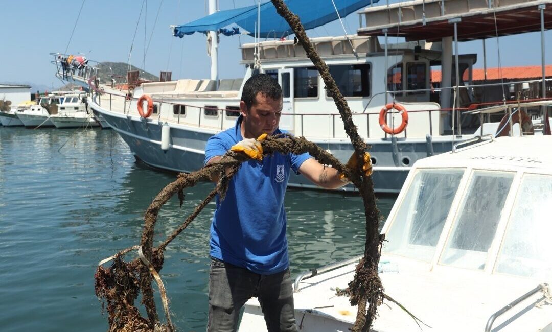 MUĞLA (AA) – Muğla'nın Bodrum ilçesinde gerçekleştirilen deniz dibi temizliği