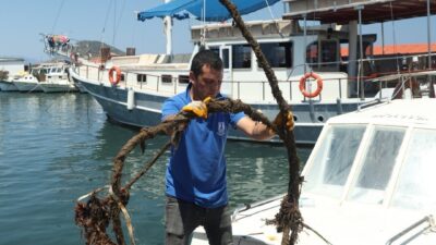 MUĞLA (AA) – Muğla'nın Bodrum ilçesinde gerçekleştirilen deniz dibi temizliği