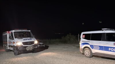 BURDUR (AA) – Burdur Gölü'nde kanoyla açıldıktan sonra kendilerinden haber