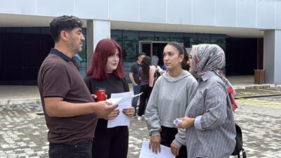 BURDUR (AA) – Burdur'da anne, baba ve iki kızları birlikte