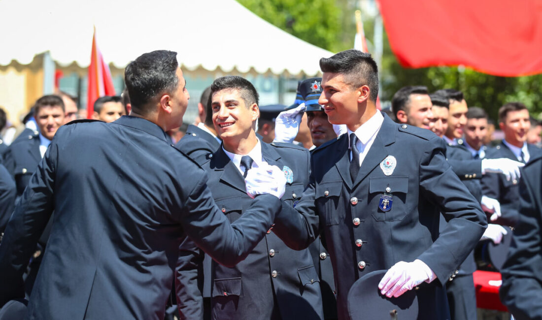 BURSA (AA) – Bursa Polis Meslek Eğitim Merkezinde (POMEM) eğitimlerini