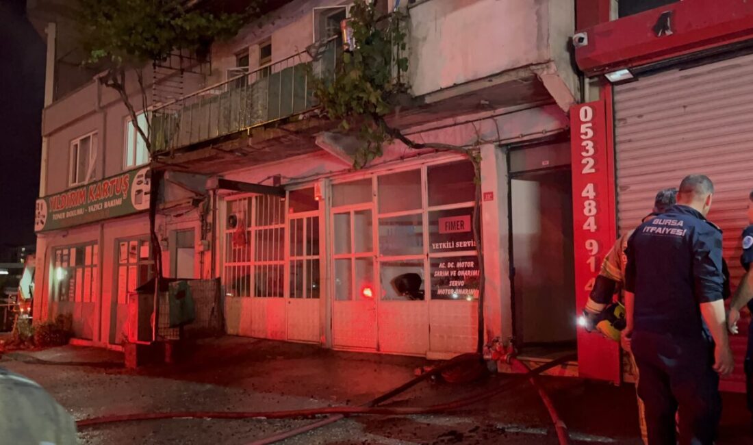 BURSA (AA) – Bursa'nın Nilüfer ilçesindeki iki katlı bir evde
