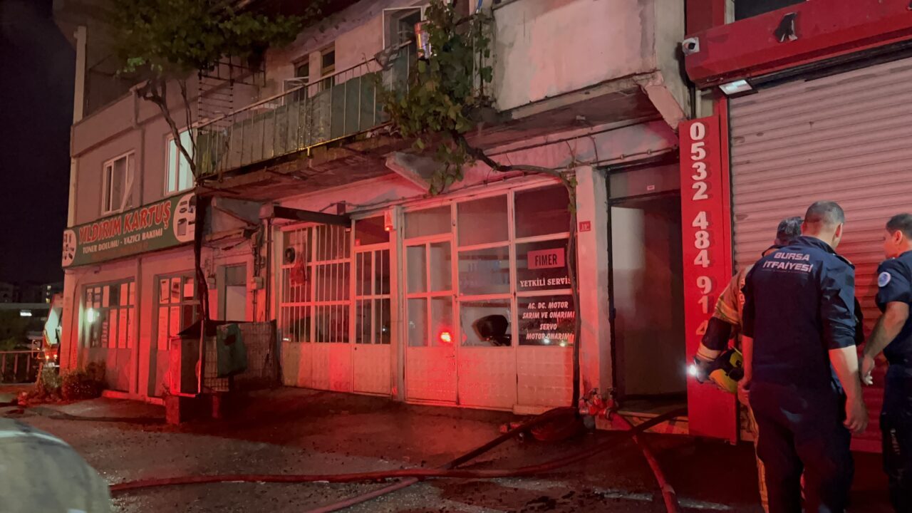 BURSA (AA) – Bursa'nın Nilüfer ilçesindeki iki katlı bir evde