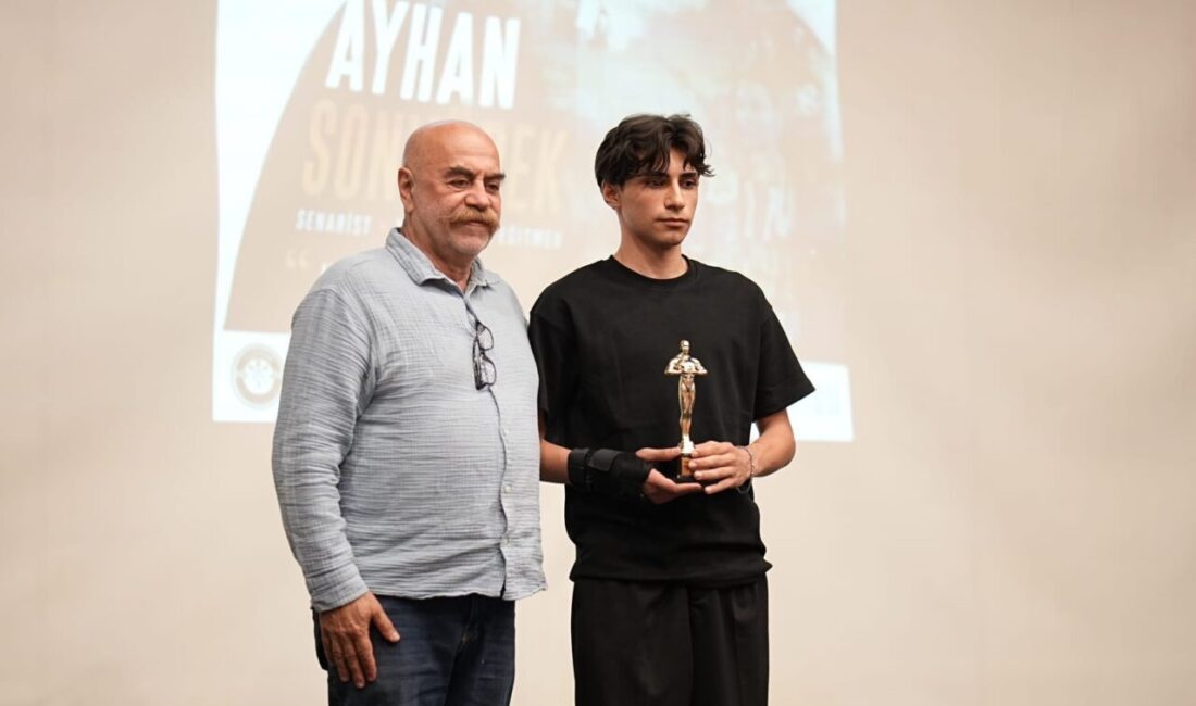 - "Taslak" adlı filmiyle yarışmanın birincisi seçilen öğrenciye, ödülünü yönetmen