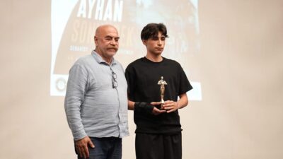 - "Taslak" adlı filmiyle yarışmanın birincisi seçilen öğrenciye, ödülünü yönetmen