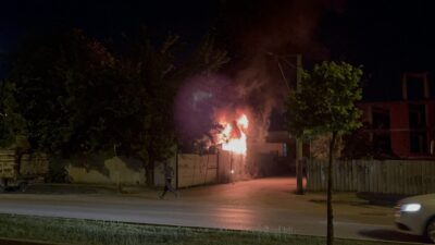 BURSA (AA) – Bursa’nın Osmangazi ilçesindeki geri dönüşüm tesisinde çıkan