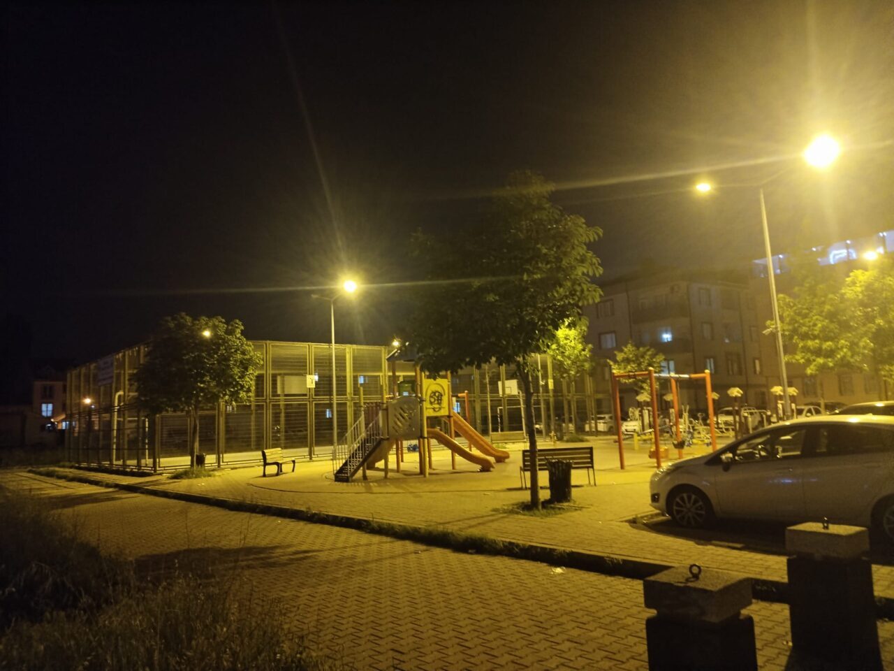 BURSA (AA) – Bursa'nın İnegöl ilçesinde, çocuk parkında bulunan 6'sı