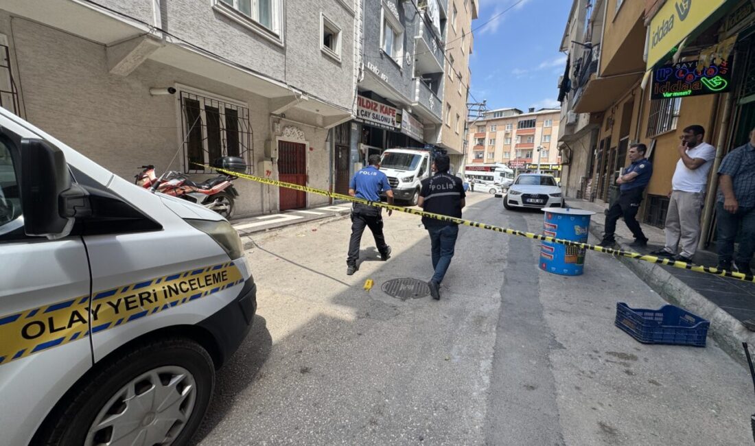 BURSA (AA) – Bursa'nın Osmangazi ilçesinde tabancayla vurulan 2 kişi