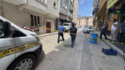 BURSA (AA) – Bursa'nın Osmangazi ilçesinde tabancayla vurulan 2 kişi