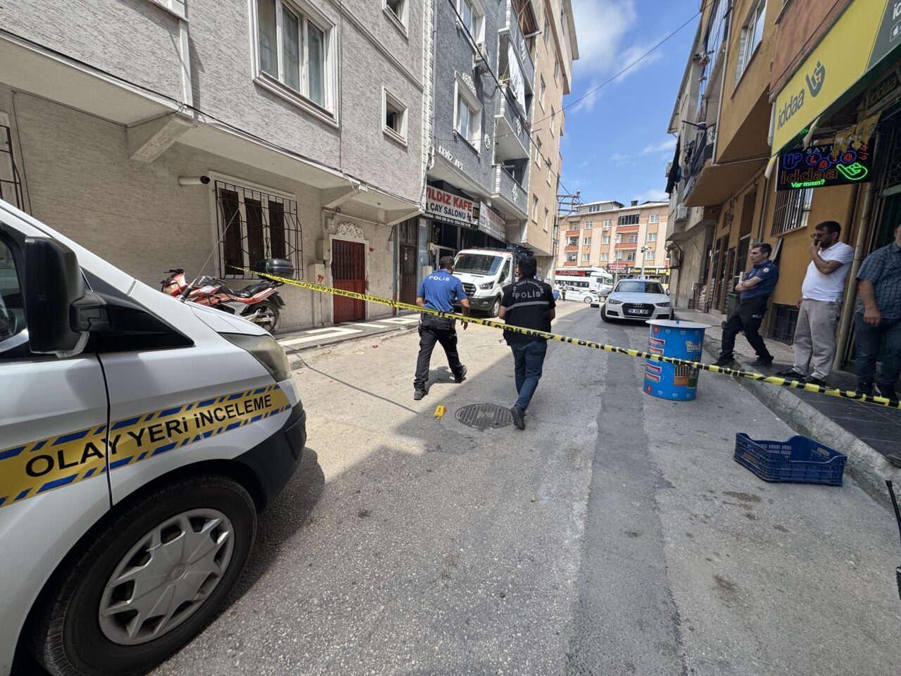 BURSA (AA) – Bursa'nın Osmangazi ilçesinde tabancayla vurulan 2 kişi