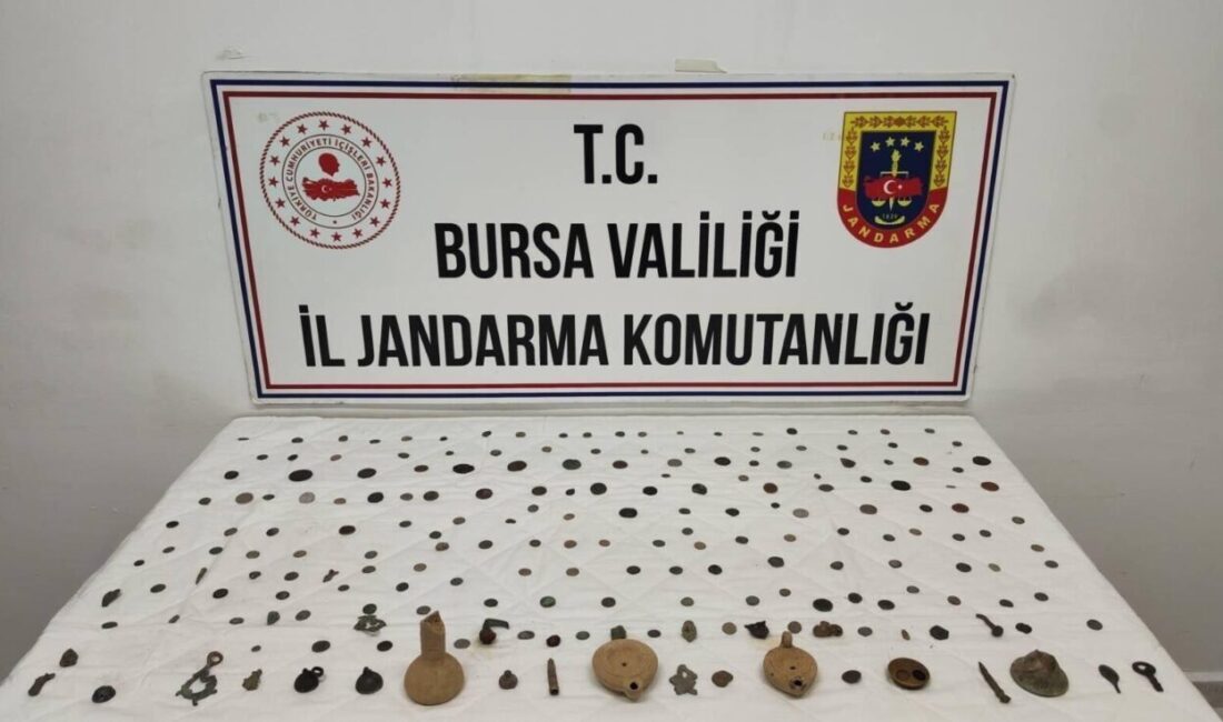 BURSA (AA) – Bursa'nın Gemlik ilçesinde düzenlenen tarihi eser operasyonunda