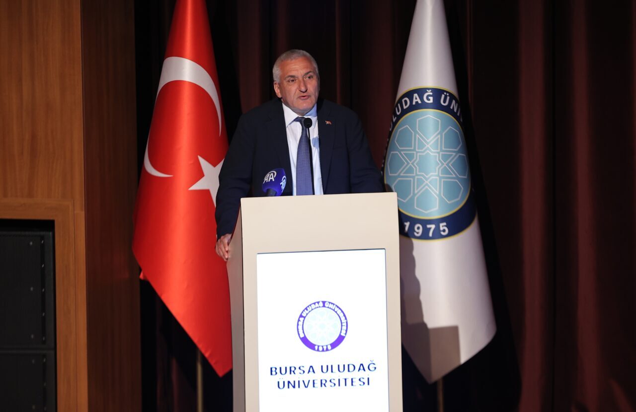 - BUÜ Rektörü Ferudun Yılmaz:
- "Hemen 60-70 yıl öncenin tütüne